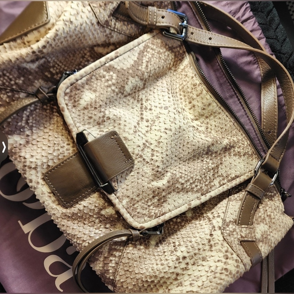KOOBA GWENYTH Luxury Python Shldr/Top
Handle TAUPE & IVORY SOFT EUC